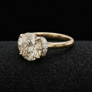 Anillo de Compromiso y Boda de Lujo en Oro Amarillo de 14K con Diamante Certificado IGI de 2.21 CT, Brillo Intenso para Aniversario, Fiestas y Uso Diario - Product Image 4