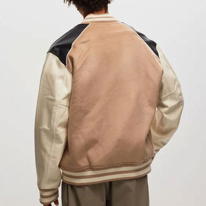 Veste universitaire pour homme, couleur unie beige, manches blanches et empiècements noirs aux épaules, col rabattu, style décontracté - Product Image 2