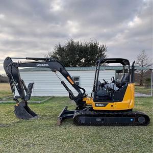 Miniexcavadora John Deere 50G con sistema de control hidráulico avanzado, fuerte equilibrio de peso operativo y rendimiento eficiente del motor. - Product Image 5