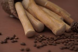 Juguete natural para masticar perros de madera de café respetuoso con el medio ambiente de la Sra. Mary en colores marrones/marrones oscuros de dos tamaños de Vietnam - Product Image 5