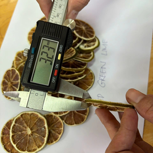 Rodajas de Lima Seca Premium de Vietnam para Cócteles, Té y Decoración, Proveedor OEM al por Mayor ANGLE - Product Image 1