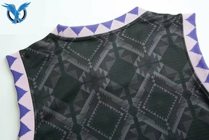 Conjunto de camiseta de baloncesto sin mangas para hombre con pantalones cortos, estampado geométrico, absorción de humedad, secado rápido, ropa deportiva para todas las estaciones - Product Image 4