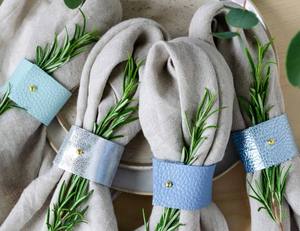 Ensemble d'anneaux de serviettes en cuir pour Noël ou pour la table de mariage. - Product Image 3