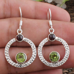 ต่างหูเงินแท้ 925 ประดับเพอริดอทดิบสีเขียวมะกอกเกรด AAA หรูหรา สำหรับผู้หญิง ของขวัญสำหรับงานปาร์ตี้ หรือเป็นเครื่องประดับประจำเดือนสิงหาคม - Product Image 2