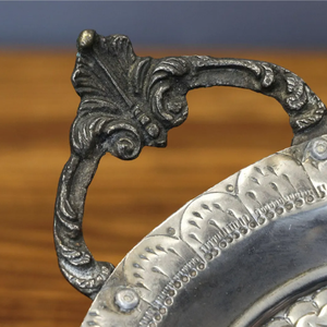 Bandeja de Servir Ovalada de Metal Grabada a Mano Estilo Marroquí, Bandeja Decorativa de Latón Plateado Vintage para Té y Café con Asa - Product Image 2