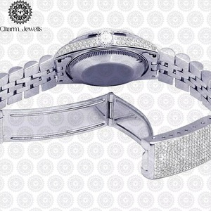 Montre de luxe en moissanite de haute qualité avec verre saphir résistant aux rayures, disponible à la vente - Product Image 3