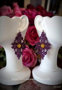 Boucles d'oreilles bohèmes en macramé, pierre d'ambre naturelle, nœuds violets faits à la main, bijoux ethniques dorés - Product Image 2