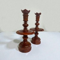 Deux lampes sans fil modernes avec abat-jour original en bois de Huong pour usage d'autel