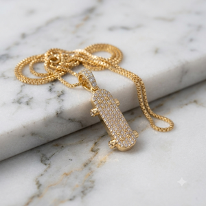 Colgante de Moda de Oro Sólido de 10K con Moissanita de Corte Brillante, Diseño Único Personalizado, Geométrico Minimalista, con Motivos Deportivos de Skateboard - Product Image 3