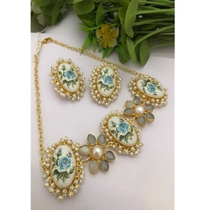 Ensemble de collier et boucles d'oreilles en laiton plaqué or de qualité supérieure, style antique fusion, pour femmes, idéal pour un cadeau de mariage ou d'anniversaire - Product Image 1