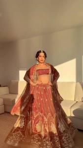 Conjunto Tradicional Indio de Lehenga Choli de Seda Krishma con Bordado de Hilos y Lentejuelas y Dupatta a Juego para Festivales - Product Image 2