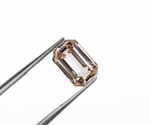 Pendentif et Bague de Mariage en Diamant de Laboratoire Couleur Champagne Taille Émeraude 2,13 CT Certifié IGI OM GEMS - Meilleures Ventes - Product Image 1
