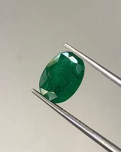 Émeraude naturelle ovale de 9,70 x 6,70 mm. Magnifique émeraude pour bijoux. - Product Image 3