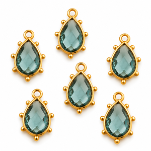 Pendentif en quartz topaze bleue facetté en forme de poire, avec monture dorée, pour la fabrication de colliers, bracelets et boucles d'oreilles - Product Image 4