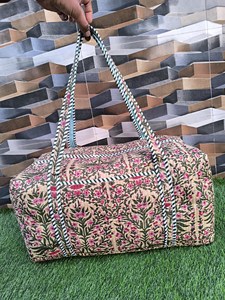 Bolsa de Viaje Acolchada de Algodón Hecha a Mano, Estilo Bohemio, con Cierre de Cremallera, Bolsa de Lona Grande para Viajes Cortos, con Origen en Rajasthan - Product Image 6