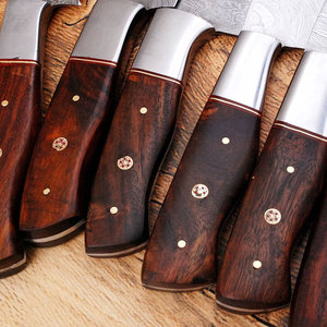 Ensemble de couteaux de cuisine en acier Damas au design unique, couteaux de cuisine durables avec motif de couches d'acier naturel et construction robuste - Product Image 5