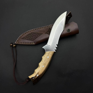 Couteau de chasse Bushcraft Maysara HC-167 – Lame fixe en acier inoxydable avec bord partiellement dentelé et manche en bois de noyer - Product Image 1