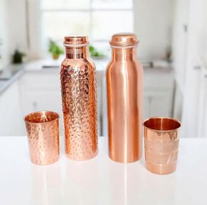 Botella de agua ecológica de cobre para una hidratación consciente, recipiente metálico reutilizable que apoya hábitos de agua limpia y rutina de bienestar. - Product Image 5