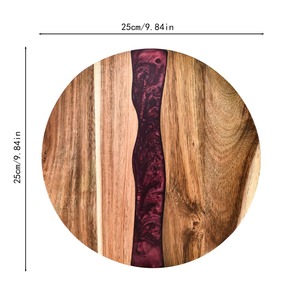 Planche à découper ronde en bois personnalisable très demandée avec incrustation en résine violette et design antidérapant - Product Image 5