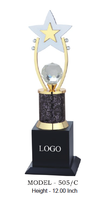 Trophée étoile avec boule de cristal et base noire, modèle 505 B, hauteur 13,5 pouces