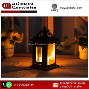Linterna de madera de cuento de hadas parpadeante con fantasía hecha a mano para el jardín del hogar y la decoración y personalización de la boda - Product Image 5