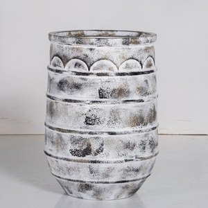 Maceta Grande Individual de Fibra de Vidrio Leo con Diseño Redondo Acanalado, Color Cemento Gris, para Decoración de Jardín, Patio, Hotel, Vietnam - Product Image 6