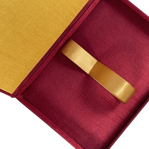 Boîte en soie thaïlandaise personnalisée avec couvercle à charnières pour mariage et cadeau - Product Image 2