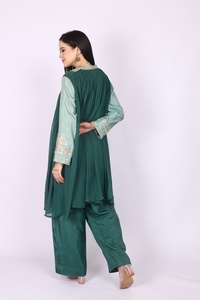 ชุดแฟชั่นสไตล์ชาติพันธุ์ระดับพรีเมียมสำหรับผู้หญิง ชุดเซ็ต 2 ชิ้น ดีไซน์สองสีพร้อมงานปัก Gotta คอลเลคชั่นเสื้อผ้าผู้หญิงสุดหรู - Product Image 6