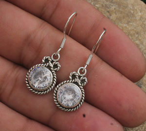 Boucles d'oreilles pendantes en cristal scintillant, argent sterling 925, coupe goutte d'eau, cristal clair, luxe, pour femmes, port quotidien, bijoux fins - Product Image 3