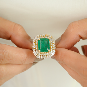 Diseño Lujoso y Exquisito de 4.83ct. Anillo llamativo con esmeralda zambiana y diamantes en oro sólido de 14K, joyería audaz para boda - Product Image 2