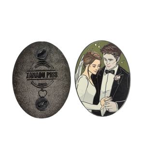 Buen Precio, Pin de Solapa de Esmalte Suave Personalizado con Logotipo, Estilo Anime, Recubierto de Epoxi, de Aleación de Zinc y Níquel Negro, Talla Única, para Eventos - Product Image 3