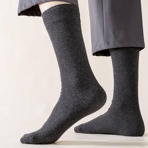 Chaussettes pour hommes, dernier design, en coton, fabriquées avec les meilleurs matériaux, en vente, personnalisables dans toutes les couleurs - Product Image 3