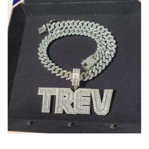 จี้ชื่อเงินแท้ 925 สไตล์ฮิปฮอปสำหรับผู้ชาย ประดับเพชรโมอิสซาไนต์ทรงบาแกตต์ รับรองโดย GRA สี D คุณภาพเยี่ยม - Product Image 3