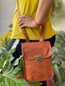 Sac à dos en cuir de chèvre marron de style unisexe sac à dos deux en un sac de messager de 9*11 pouces sac en cuir fait main - Product Image 2