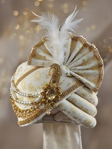 Turban Safa Pagdi blanc artisanal pour marié avec broche en plumes et chaîne de perles, coiffe de mariage royale pour homme - Product Image 1