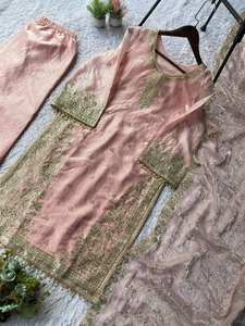 Elegante Conjunto de Kurti y Pantalón de Seda JMY para Fiesta con Bordado Intenso - Product Image 2