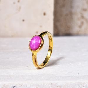 แหวนทองคำขาว AMBER JEWELS ประดับด้วยพลอยลาพิส ลาซูลี ทรงมินิมอล เหมาะสำหรับใส่ทุกวัน ได้รับการรับรองจาก IGI ชุบโรเดียม - Product Image 2