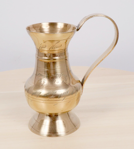 Pichet à eau doré poli 1L avec poignée pour table de cuisine, vente en gros, pichet à eau gravé pour la maison - Product Image 1