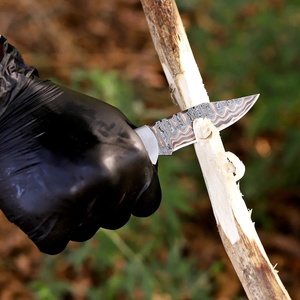 มีดพับทำมือจากเหล็กดามัสกัสทองแดง ยี่ห้อ AR KNIVES INDUSTRY ด้ามทำจากเขาสัตว์ สำหรับล่าสัตว์ ตั้งแคมป์ และพกพาประจำวัน - Product Image 3