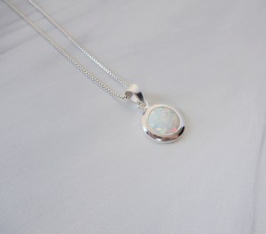 Collier en opale blanche, pendentif ovale en argent sterling, bijou pierre de naissance d'octobre, cadeau élégant pour elle - Product Image 3
