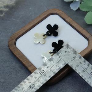 Abalorios de Cuerno de Búfalo Hechos a Mano con Forma de Flor, Ecológicos, en Color Negro y Crema, Artesanía Natural de Moda Moderna - Product Image 4