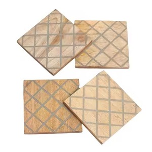 Ensemble de sous-verres en bois faits à la main pour la protection des tasses et la décoration de la table basse - Product Image 1