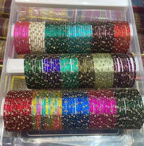 Ensemble de bracelets en verre colorés les plus vendus pour femmes, bracelets indiens traditionnels pour mariage, festival et soirée, en vente - Product Image 1
