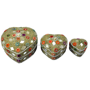 Lac Glitter Beaded Heart Shape Gift Box Caja hecha a mano para el hogar para mujeres Hecho en India Jewelry Storage Box Return Favor - Product Image 1