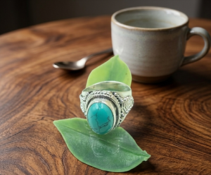 Bague de fiançailles ovale en argent sterling 925 avec turquoise naturelle Holo, faite à la main, style vintage bohème, artisanale, pierre précieuse, or jaune - Product Image 1