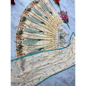 Ensembles de vêtements pour femmes de créateurs Lehenga Choli avec de magnifiques broderies multi-fils - Product Image 6