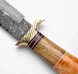 Couteau utilitaire extérieur en acier Damas fait main, manche en bois et os de chameau, étui en cuir - Product Image 4