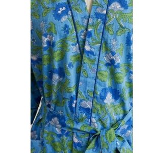 Bata de mujer con estampado floral, manga corta, cuello en V, largo hasta la rodilla, 100% poliéster, informal, para verano, con cierre de cordón, a precio económico. - Product Image 6