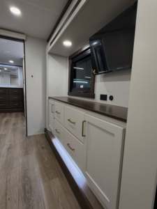 Suelo Vinílico de Lujo para Autocaravanas, Ligero y Cómodo para Viajes, Campamentos y Aventuras al Aire Libre, Precio al por Mayor - Product Image 3