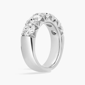 Anillo de Diamantes de Corte Redondo con Garras Compartidas de Eternidad Completa - Product Image 5